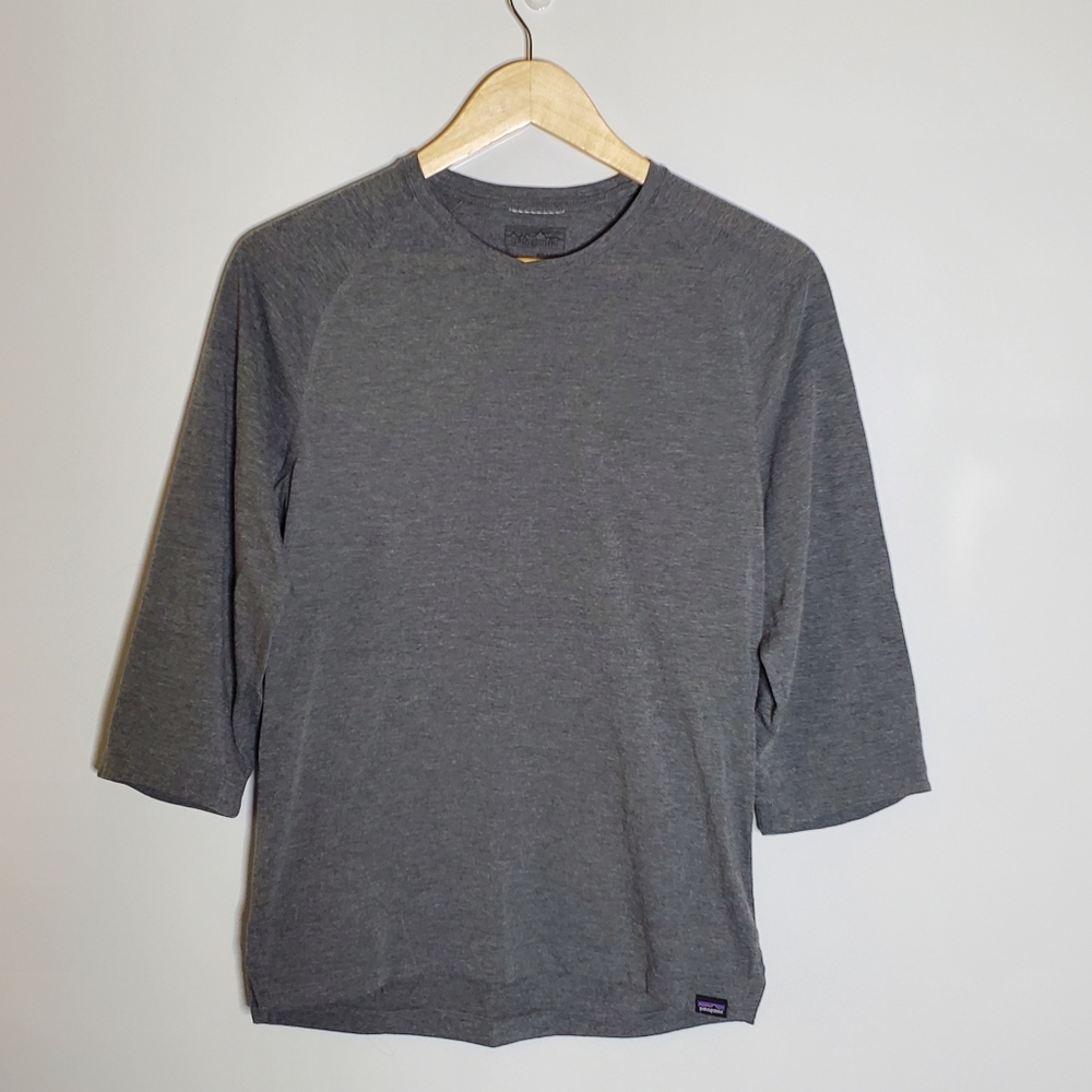 Patagonia grey casual short with 3/4 sleeves and back key pocket